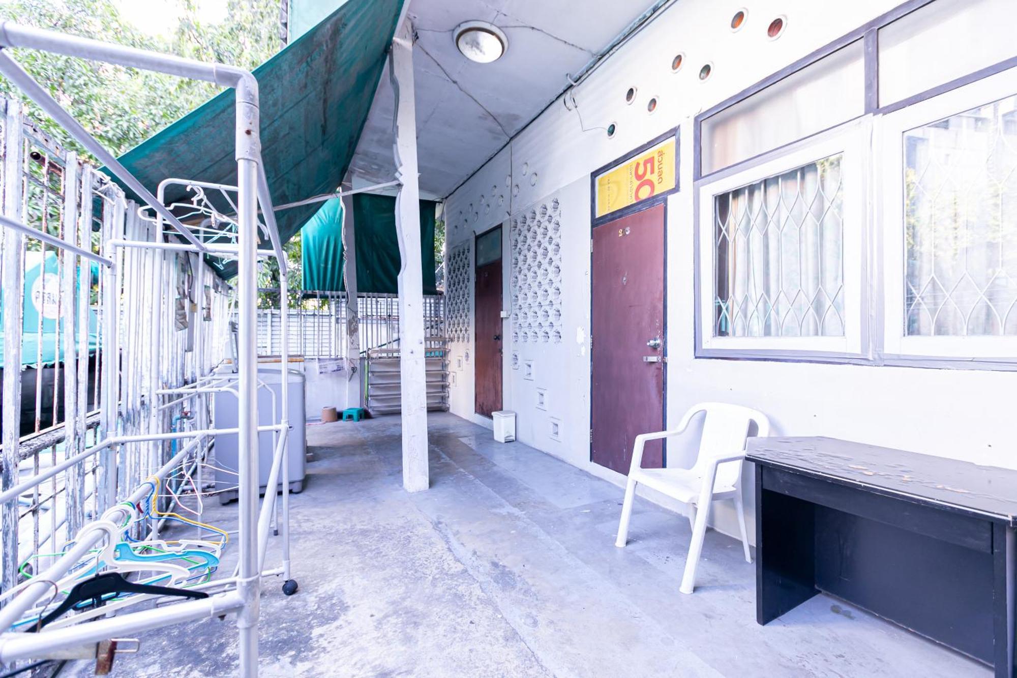 Freesia Saladaeng Silom Apartments بانكوك المظهر الخارجي الصورة