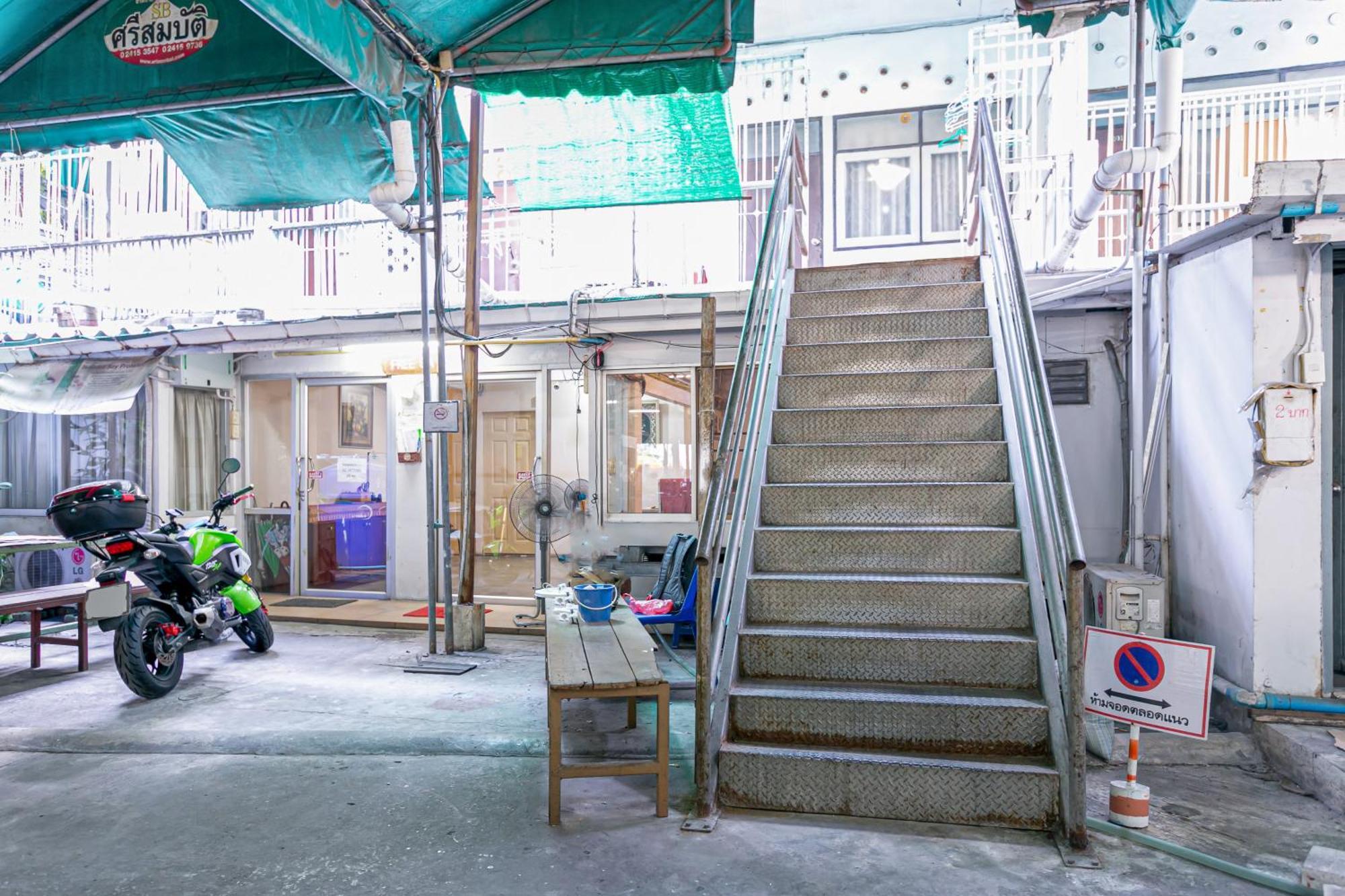 Freesia Saladaeng Silom Apartments بانكوك المظهر الخارجي الصورة